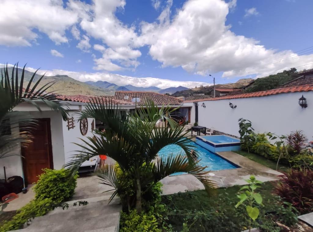 Hostel Las Palmas Vilcabamba Bagian luar foto