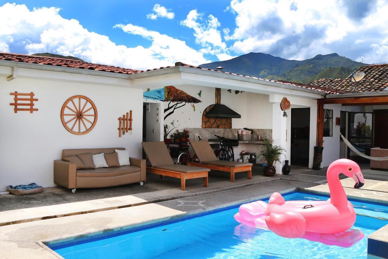 Hostel Las Palmas Vilcabamba Bagian luar foto
